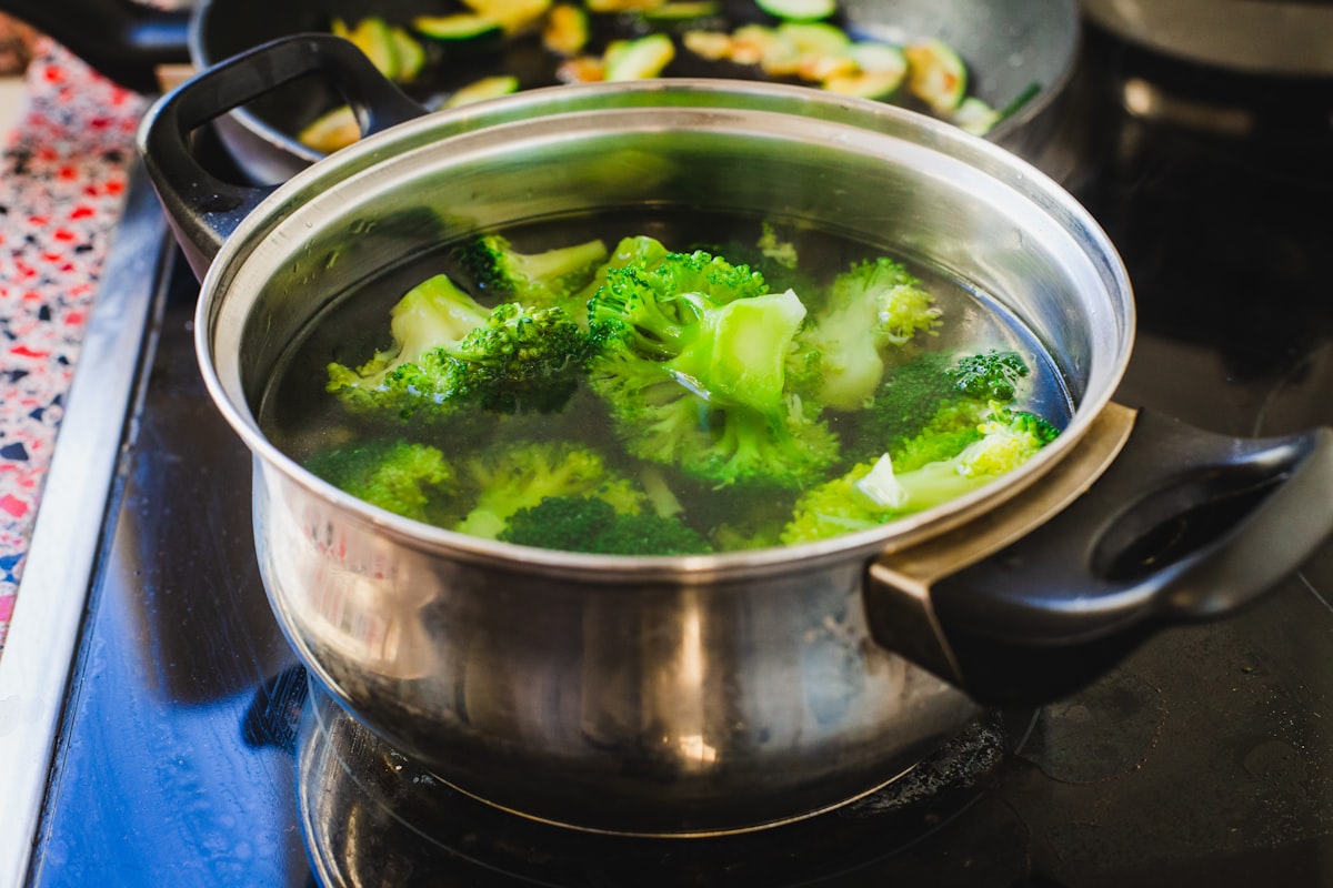 Water bath cooking technique for even heat distribution